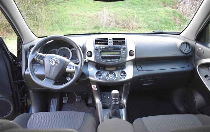 Toyota RAV4 cena 40700 przebieg: 63000, rok produkcji 2010 z Piotrków Kujawski małe 79